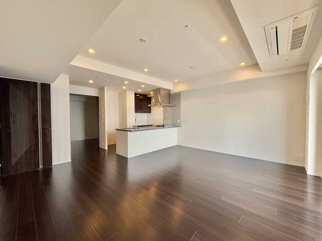 居室・リビング　※床暖房・エアコン１基※前回募集時お写真