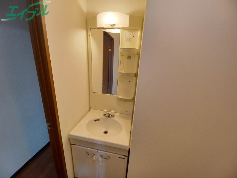 洗面設備　同建物別部屋写真です