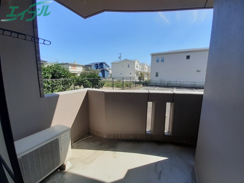 バルコニー　同建物別部屋写真です
