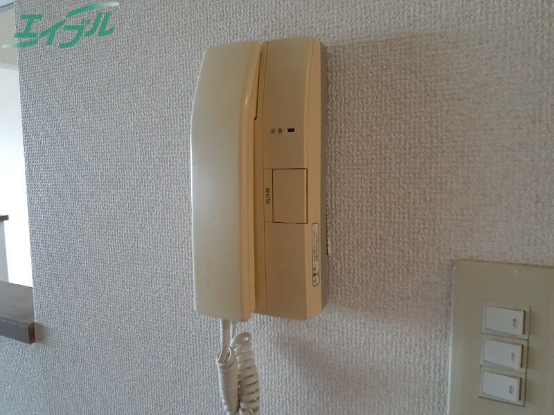 セキュリティ　同建物別部屋写真です