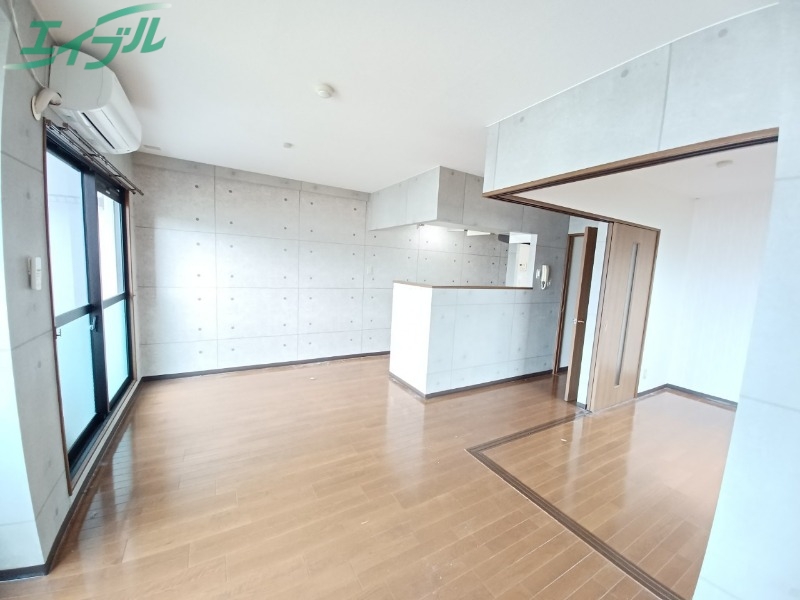 居室・リビング　同建物別部屋写真です