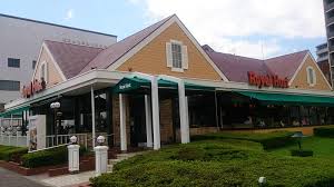 飲食店　ロイヤルホスト吉塚店（飲食店）まで377m