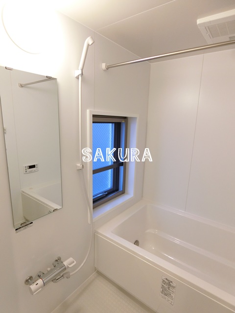 バス・シャワールーム　ご家族や長時間入浴に便利な追い炊き機能付きです♪