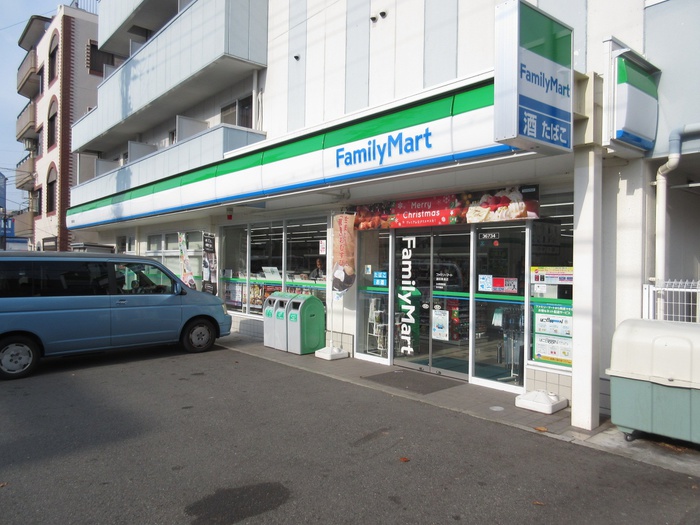 コンビニ　ファミリーマート（コンビニ）まで76m