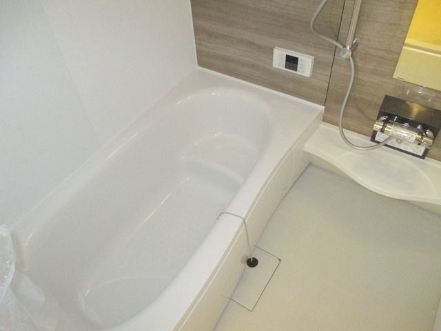 バス・シャワールーム　★浴室は分譲仕様の一坪タイプです★