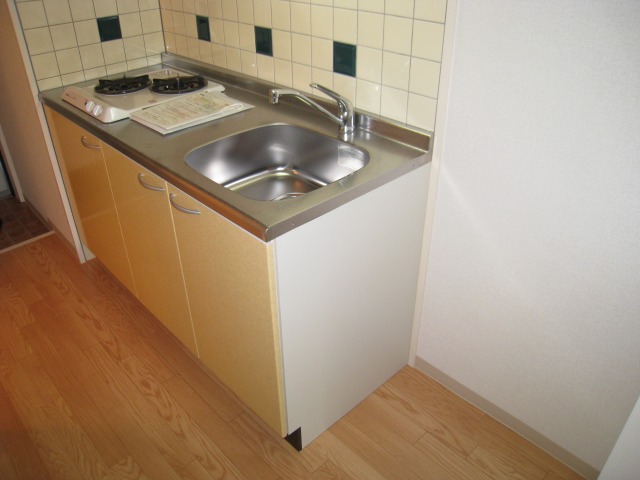 キッチン　同物件別号室のものです。　家具はイメージです。