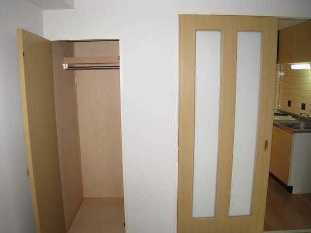 収納　同物件別号室のものです。　家具はイメージです。