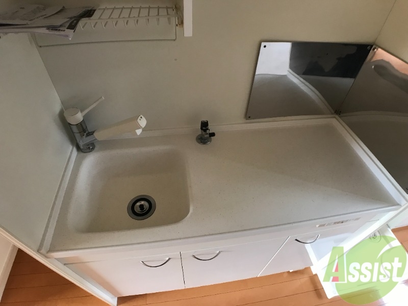 キッチン　キッチンはシンプルで、一人暮らしにはちょうど良いサイズ。