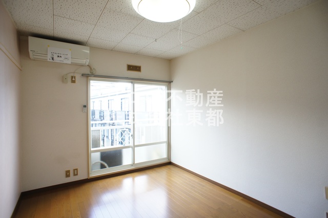 居室・リビング　南西向きなので暖かな日差しが入りますね♪