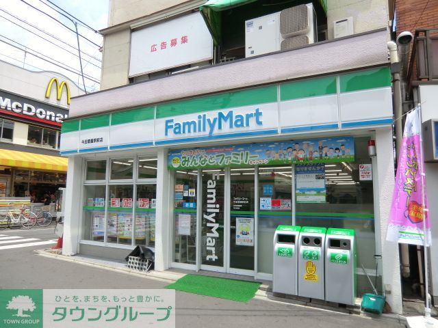 コンビニ　ファミリーマート（コンビニ）まで140m