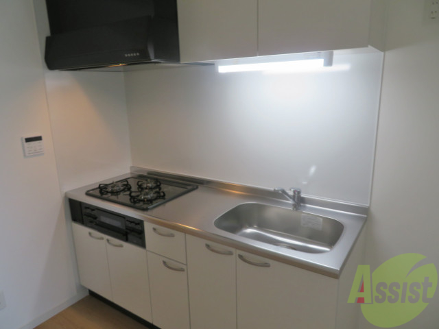 キッチン　キッチンは３口コンロが付いているシステムキッチン。