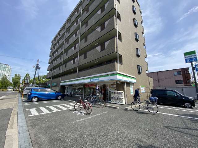 コンビニ　ファミリーマート（コンビニ）まで435m