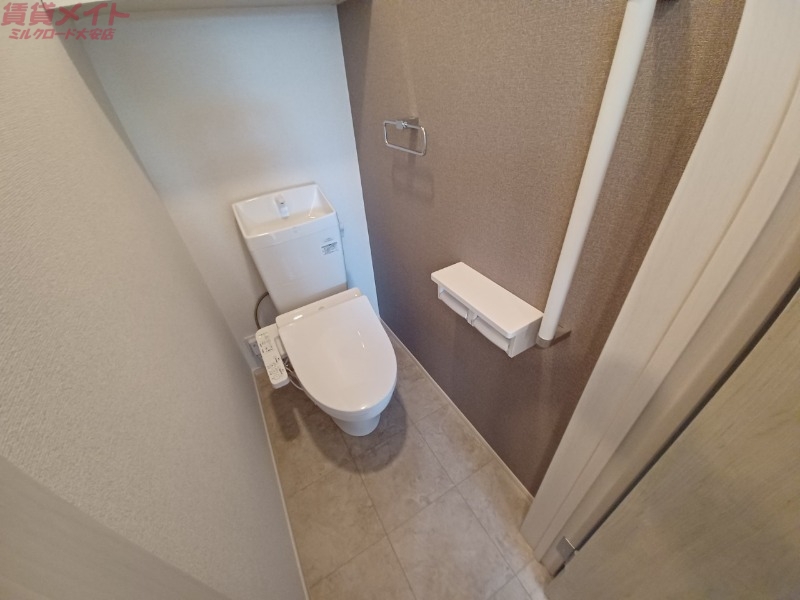 トイレ　同型参考写真