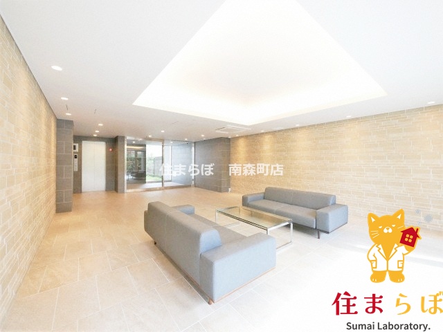 ロビー　「暮らしの設計図は、ここから始まります。」