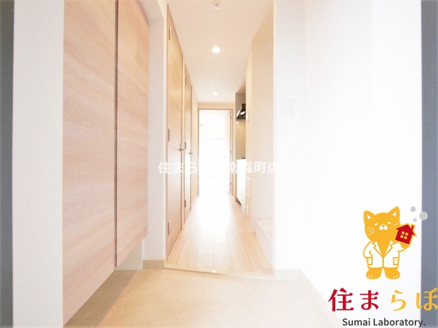 玄関　「気になったら、LINEで気軽に相談できますよ。」