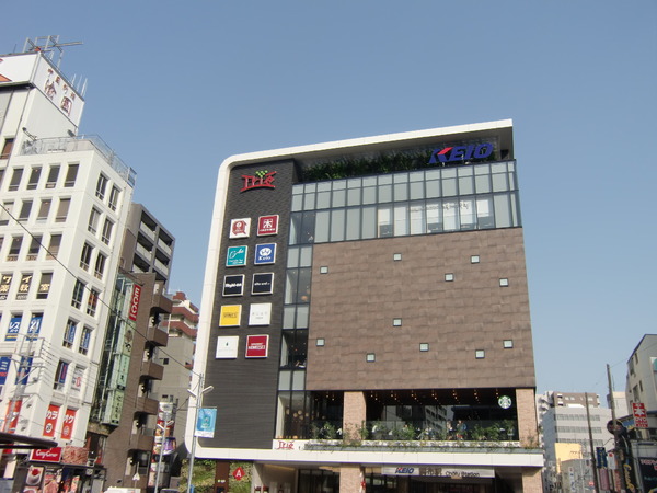 ショッピングセンター　トリエ京王調布（ショッピングセンター）まで896m