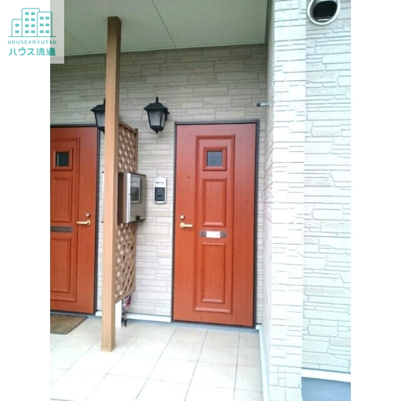 玄関　※別号室の写真です