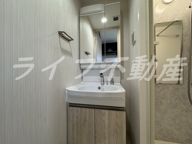 洗面設備　独立洗面台で身支度をすべて済ませてしまいましょう