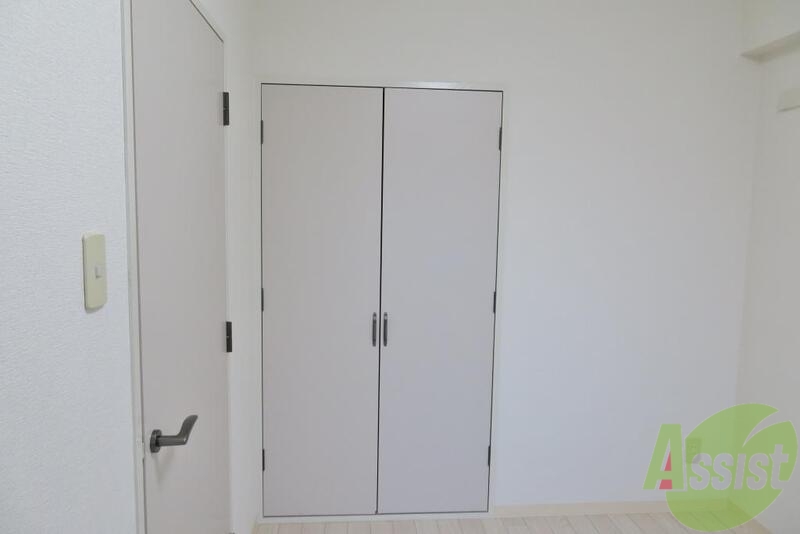 収納　縦長の収納が設置されていてスッキリですね。