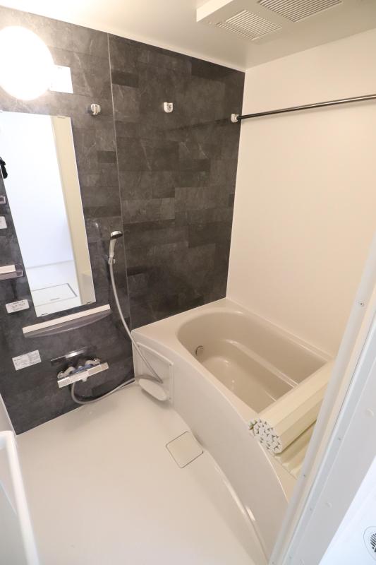 バス・シャワールーム　追い焚き機能、浴室乾燥機付きバス