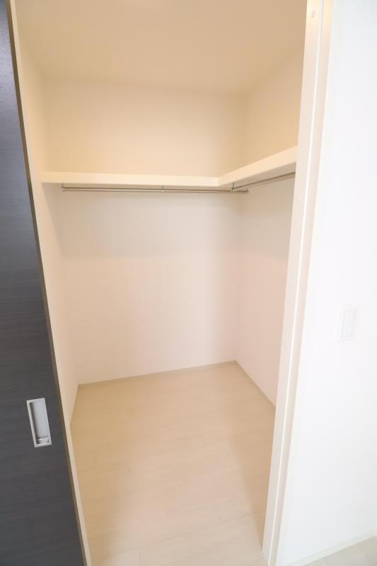 収納　洋室6.2帖のウォークインクローゼット