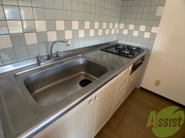 キッチン　広々としたキッチンです。調理がしやすそうなキッチンですね。