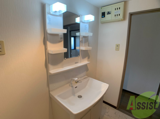 洗面設備　忙しい朝の味方、独立洗面台があるのは嬉しいですね。