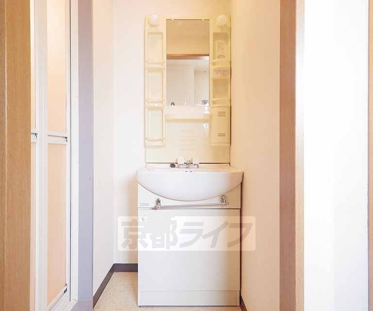 洗面設備　独立洗面台です。