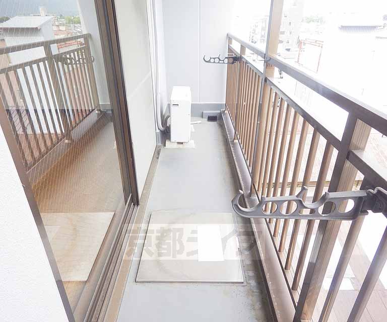 バルコニー　広くて明るいバルコニーです。