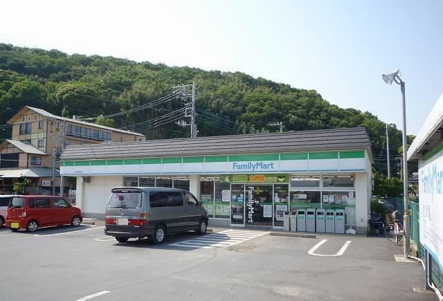 コンビニ　ファミリーマート伊豆長岡南店（コンビニ）まで750m
