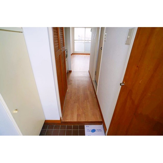 その他部屋・スペース　玄関から見る室内