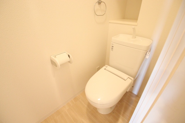 トイレ　※別室の参考写真の為、現況優先です。