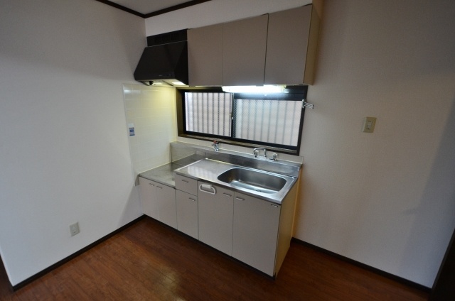 キッチン　窓付きキッチンで換気しやすくオススメ！