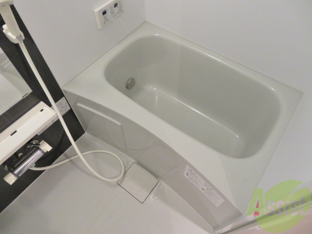 バス・シャワールーム　お風呂は追い炊き機能付なのでいつでも温かいお風呂に入れます。