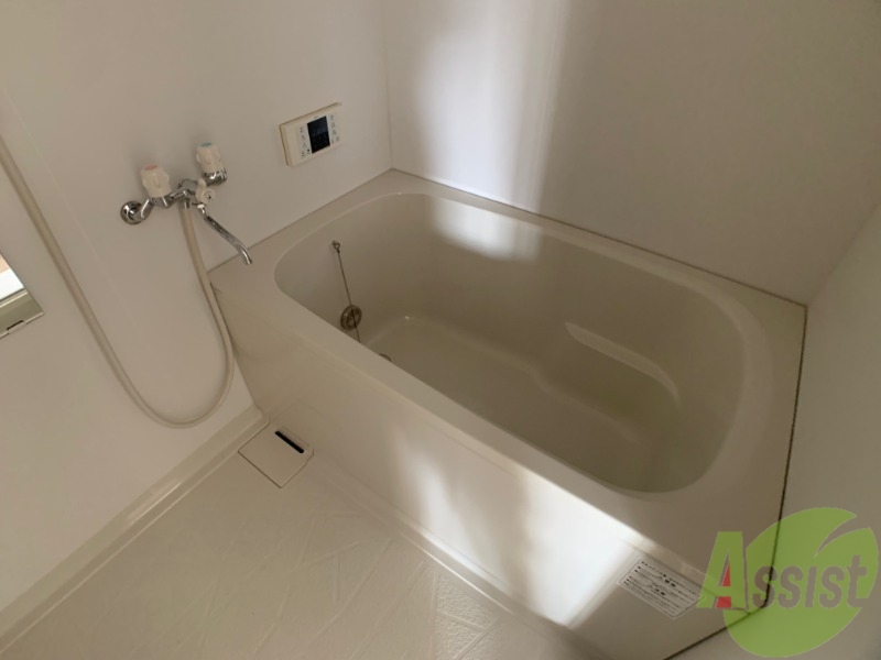 バス・シャワールーム　コチラで日々の疲れを癒し、リラックスしてください