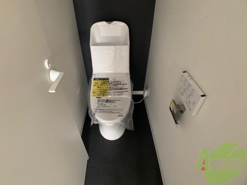 トイレ　温水洗浄便座なので快適に使用できそうですね。