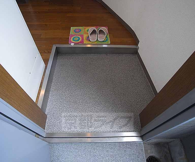 玄関　靴はきちんと並べましょう