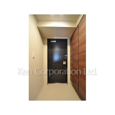 玄関　同タイプ18階のお部屋を撮影。仕様が異なることがあります。