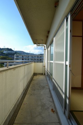 バルコニー　暖かな日差しのふりそそぐバルコニー