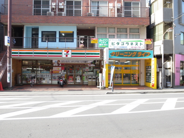 コンビニ　セブンイレブン横浜長津田4丁目店（コンビニ）まで212m