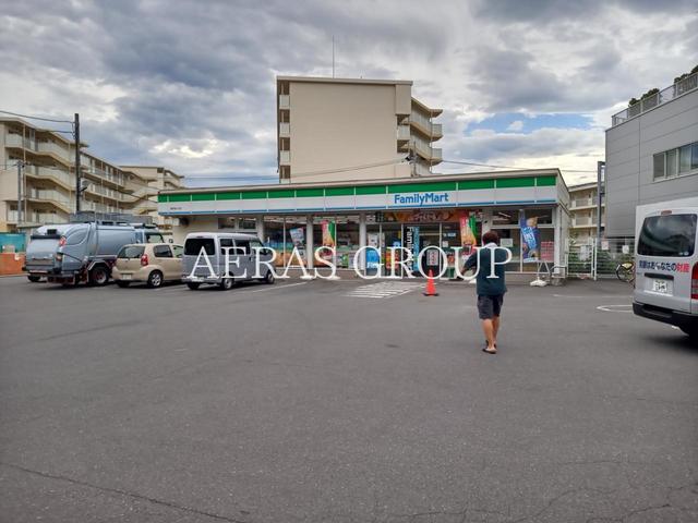コンビニ　ファミリーマート 調布緑ヶ丘店（コンビニ）まで245m