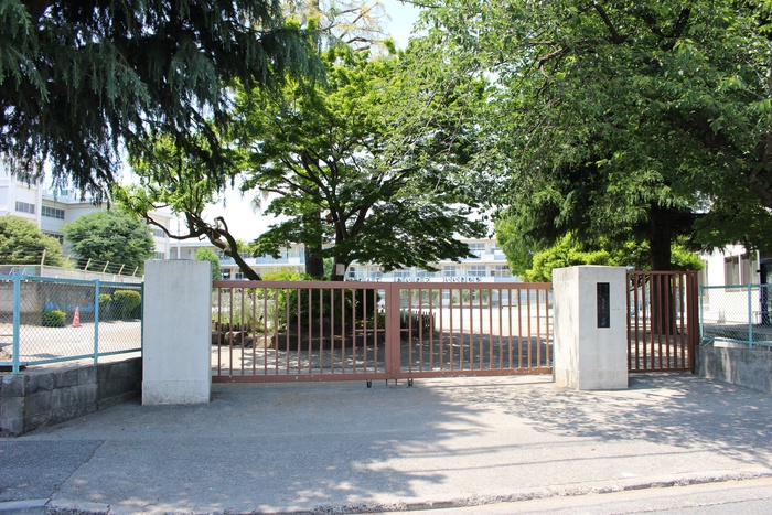 小学校　忠生第三小学校（小学校）まで636m