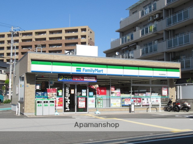 コンビニ　ファミリーマート（コンビニ）まで123m