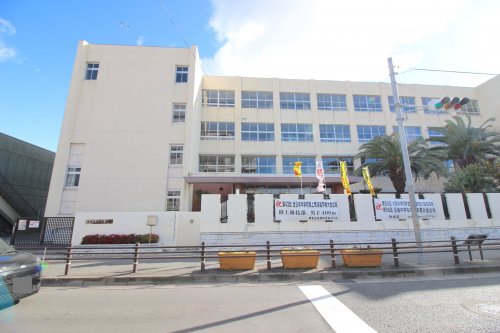 中学校　堺市立長尾中学校（中学校）まで421m