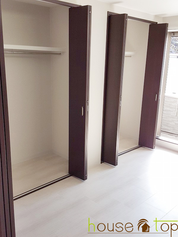 収納　天井高まであるワイドなクオーゼットが２ヶ所ありますよ♪