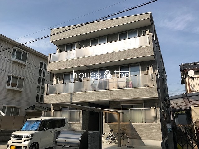 建物外観　オートロック・防犯カメラ完備！インターネット使用料無料です♪