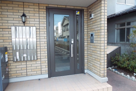 エントランス　建物の内部です