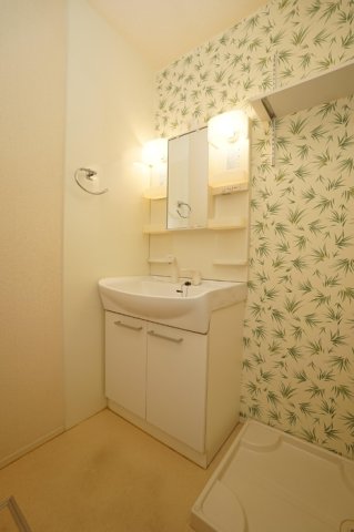 洗面設備　スペースが確保できる洗面所です