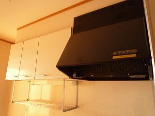 キッチン　換気扇・吊戸棚