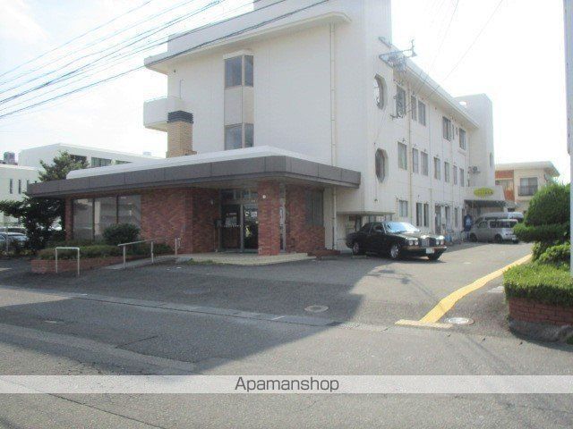 病院　すずき内科クリニック（病院）まで526m